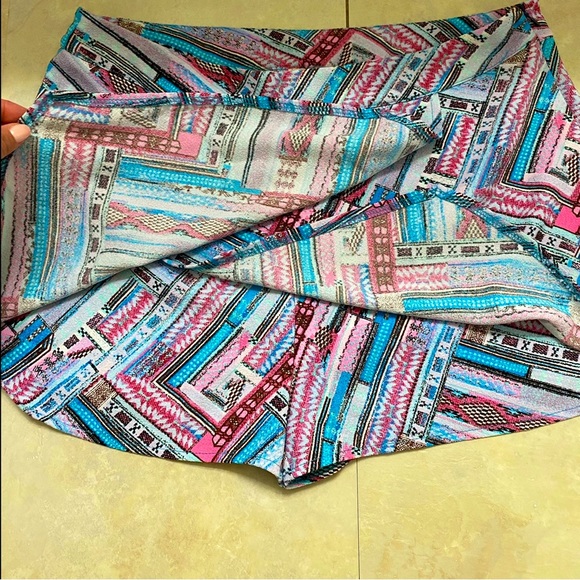 Juniors-Colorful Skort-Zip Up Side**NEVER WORN** - Picture 3 of 4